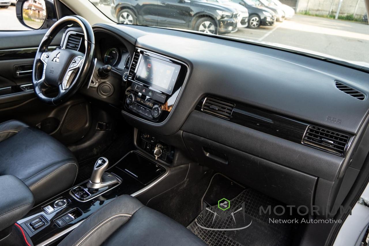 Mitsubishi Outlander 2.0 4WD PHEV Instyle 2018 - PLUG-IN HYBRID