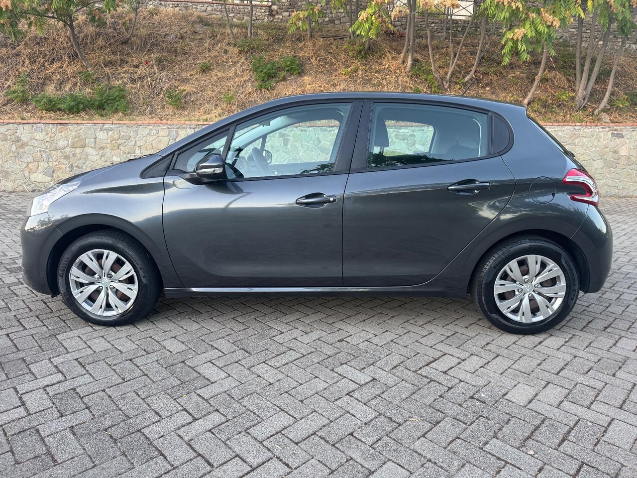 Peugeot 208 1.2 82Cv PureTech 2012