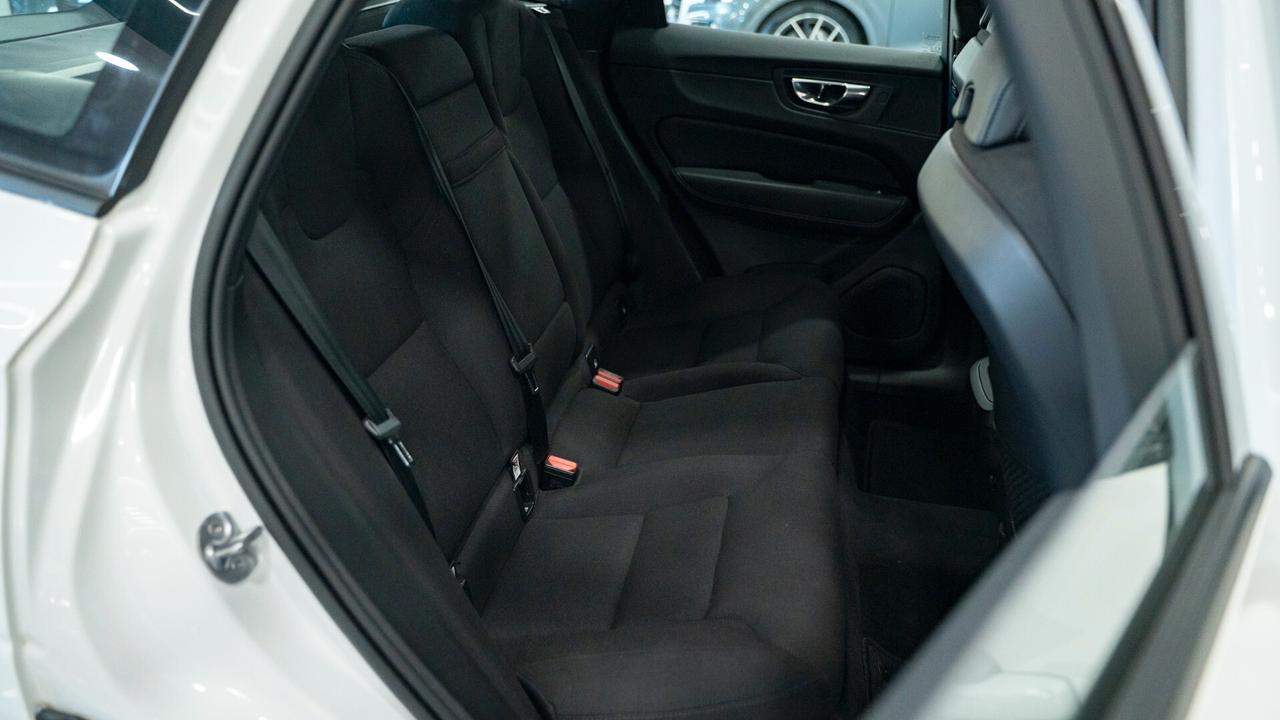 Volvo XC 60 XC60 B4 D 2.0 GEARTRONIC AWD MOMENTUM SPORT LED NAVI FULL OPTIONAL