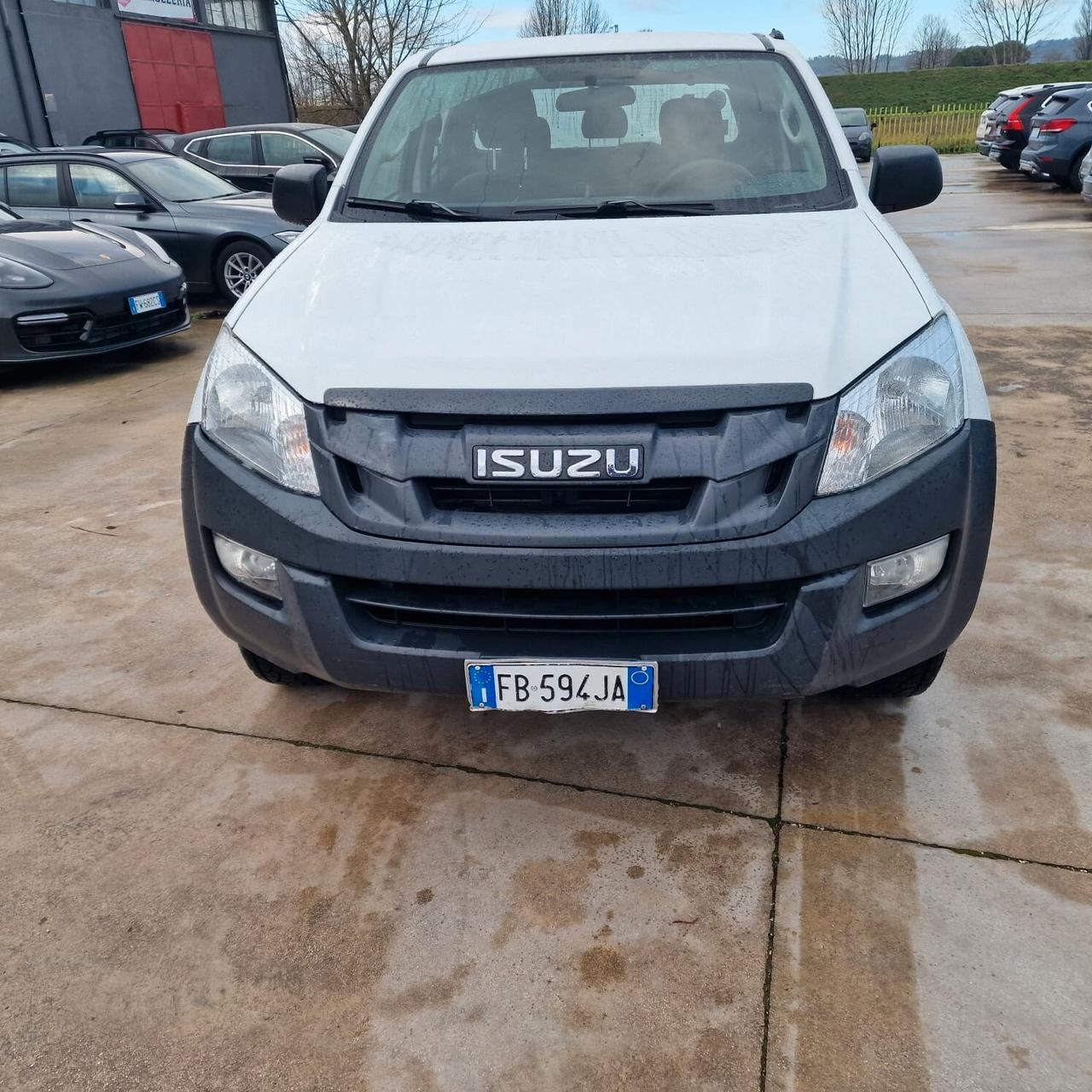 Isuzu D-Max N60 2.5 td crew Satellite 4x4 GANCIO DI TRAINO