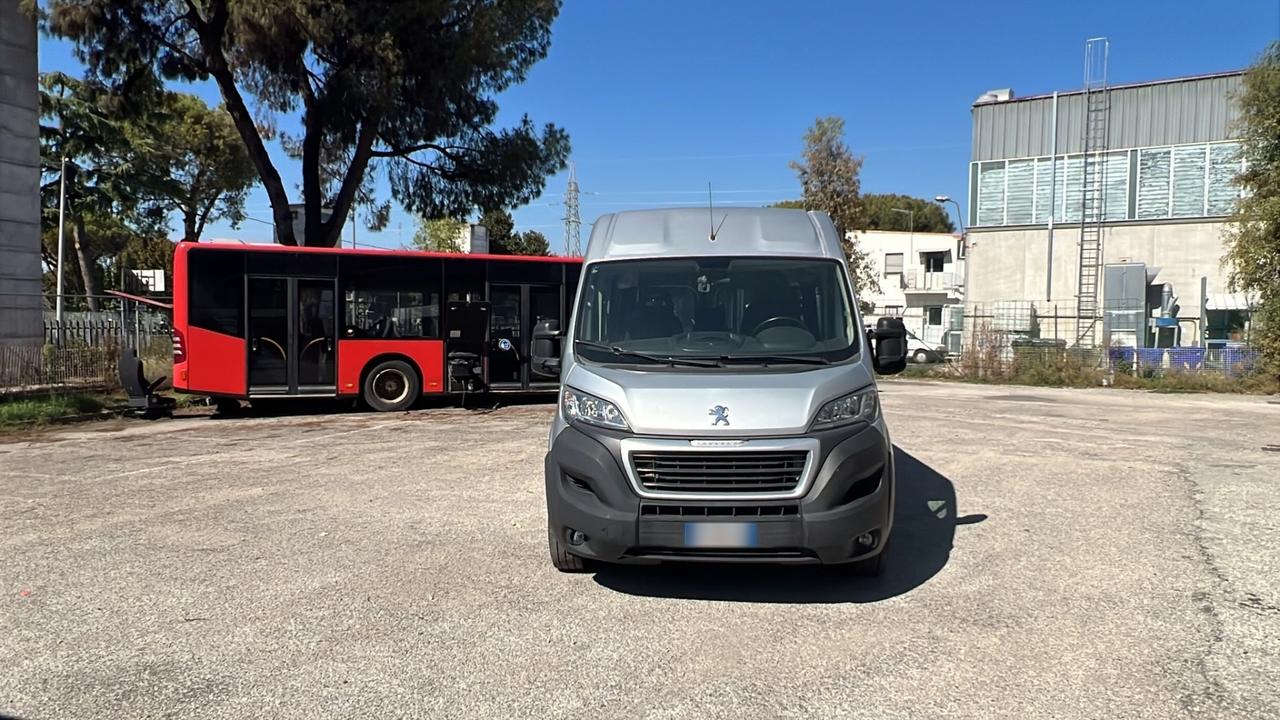 Minibus per disabili 9 posti usato Peugeot Boxer