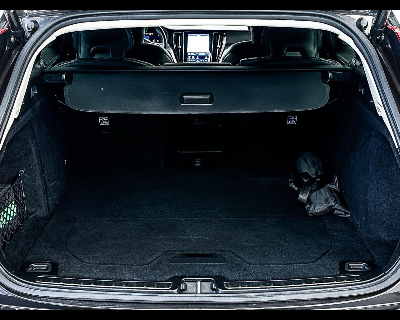 VOLVO V60 (2018-->) - V60 B4 (d) automatico Plus Dark