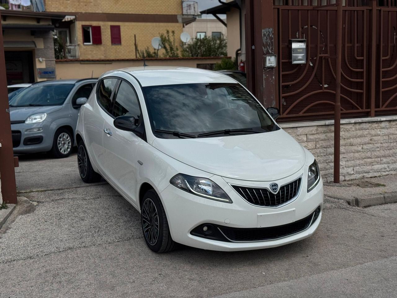Lancia Ypsilon 1.0 FireFly 5 porte S&S Hybrid Gold