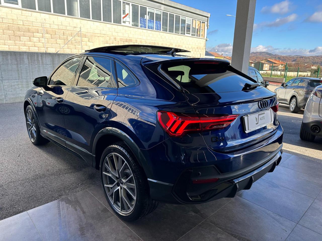 Audi Q3 Sportback 35 2.0 tdi Identity Black s-tronic