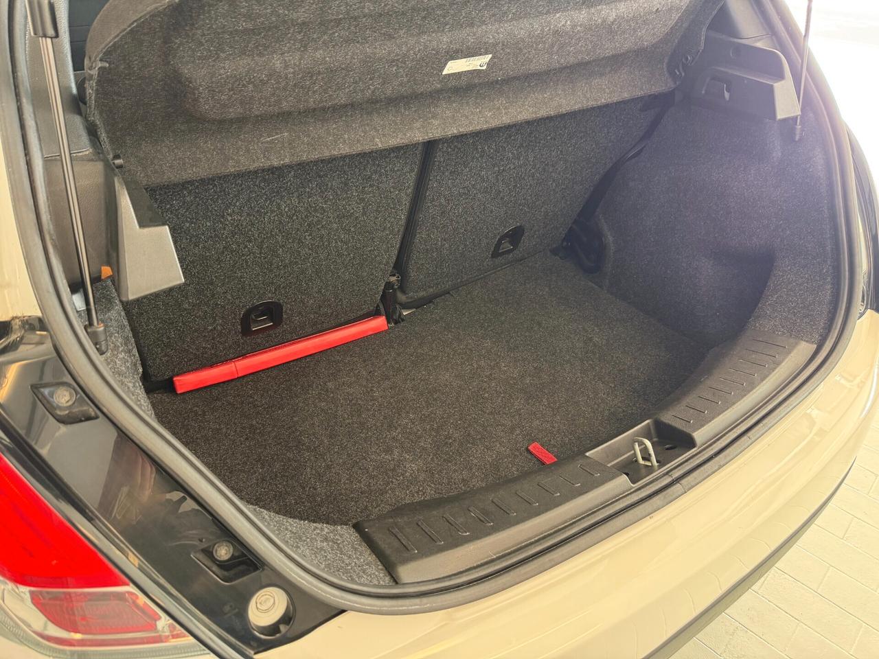 Lancia Ypsilon 1.0 FireFly 5 porte S&S Hybrid Silver