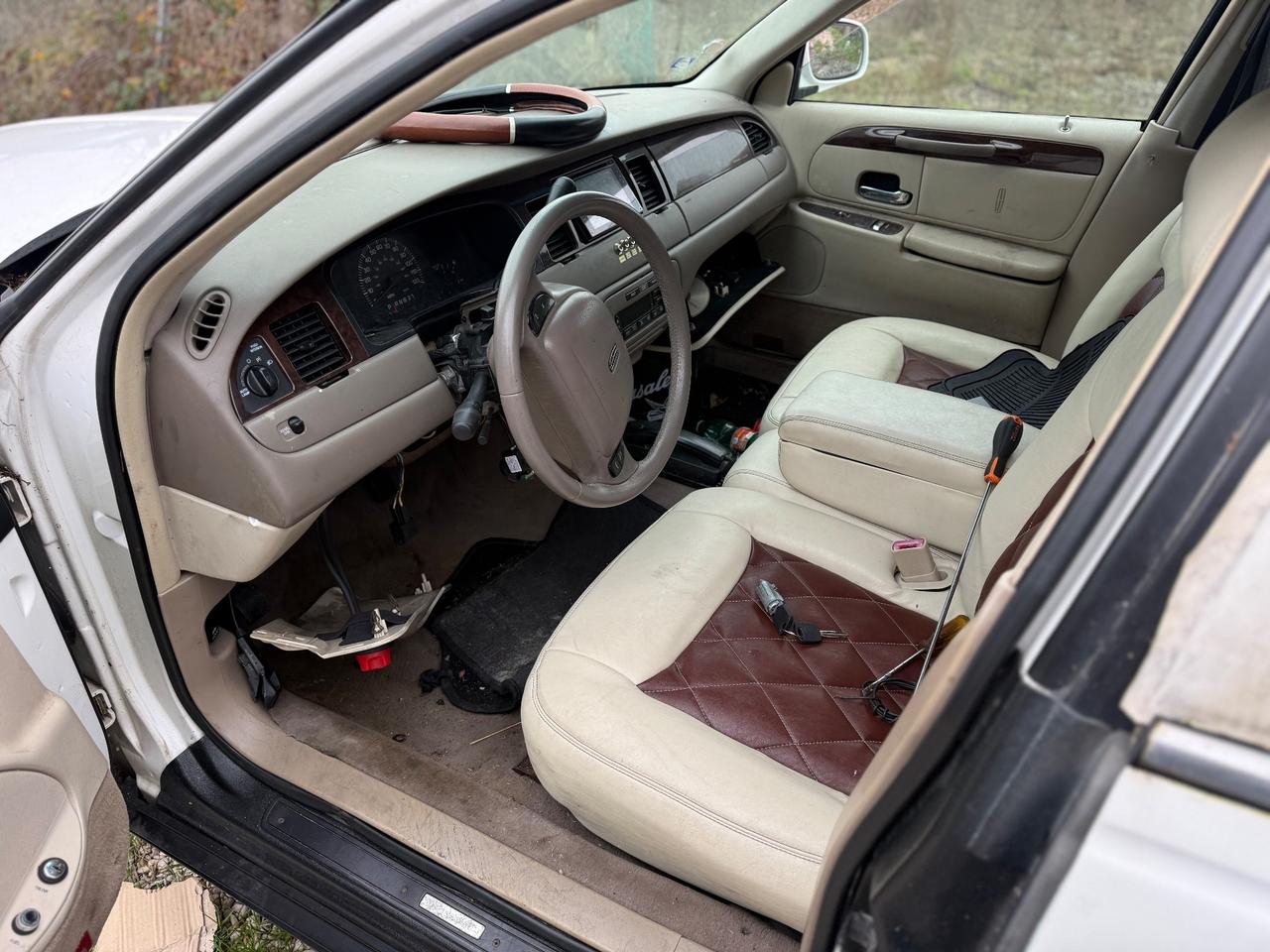 Lincoln Town Car Life Limousine