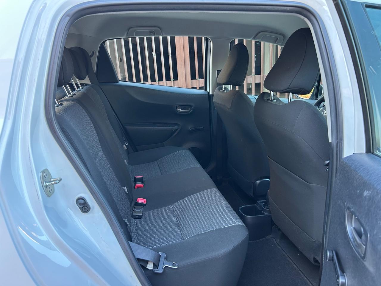 Toyota Yaris 1.0 b. solo 97000 km