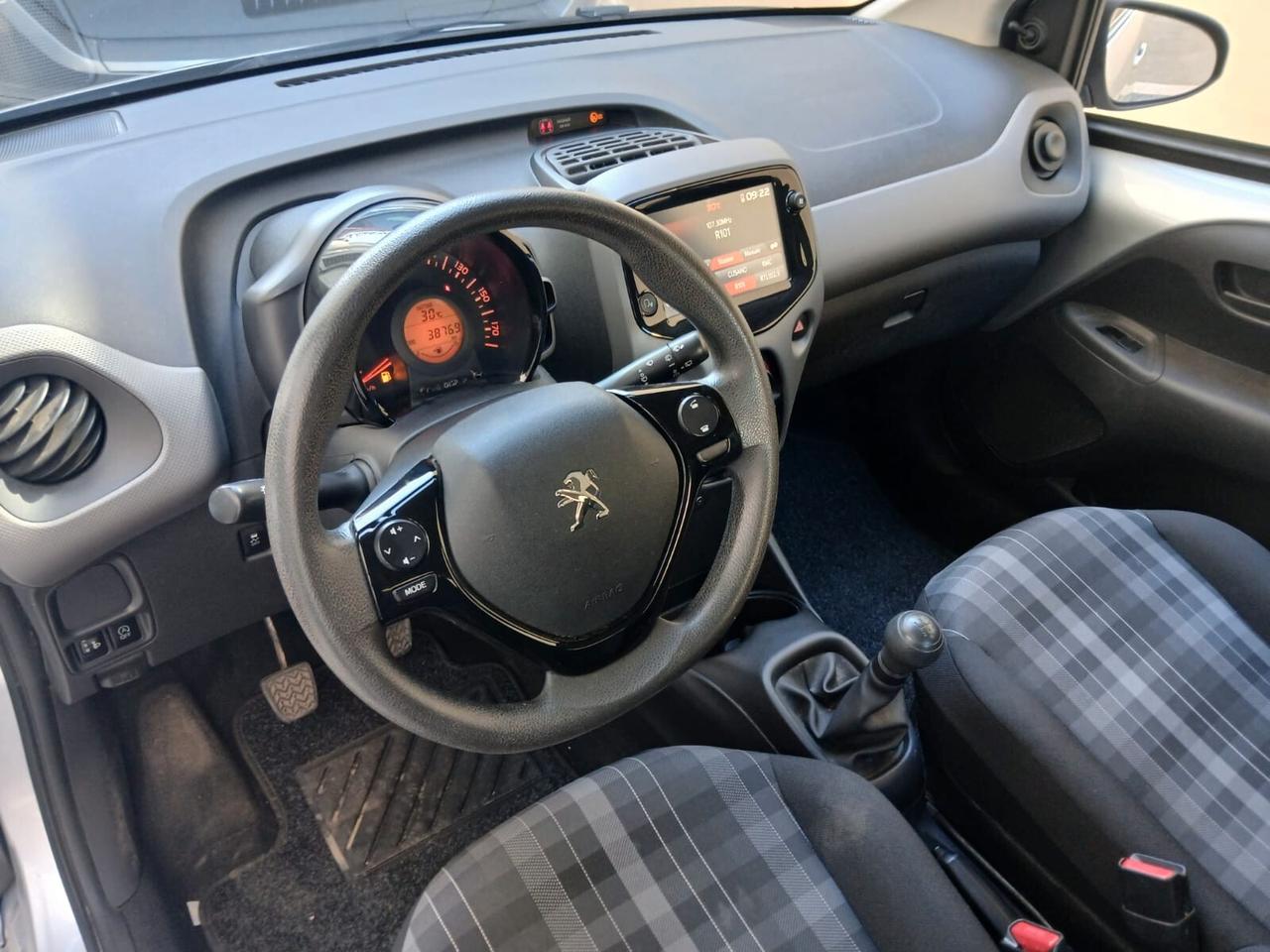 Peugeot 108 VTi 72 5 porte Allure TOP!