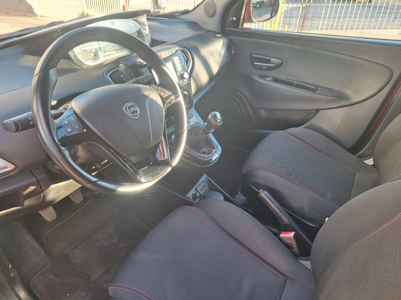 Lancia Ypsilon 1.2 69 CV 5 porte Platinum