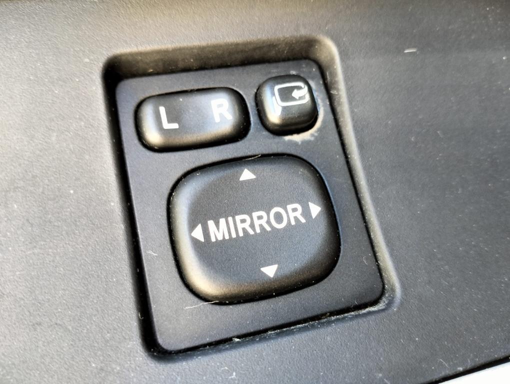 Toyota iQ 1.3 executive cvt E5