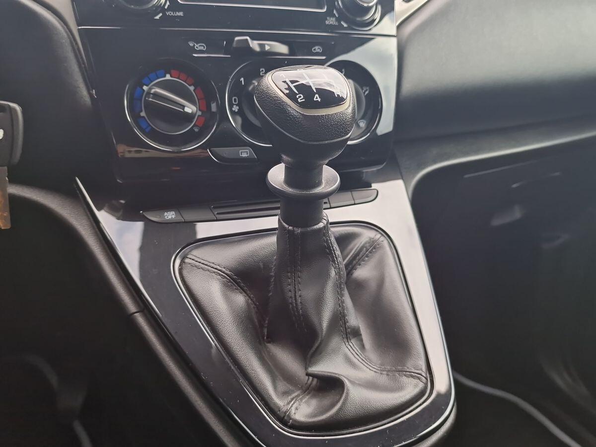 LANCIA YPSILON 1.2 B/GPL ECOCHIC GOLD