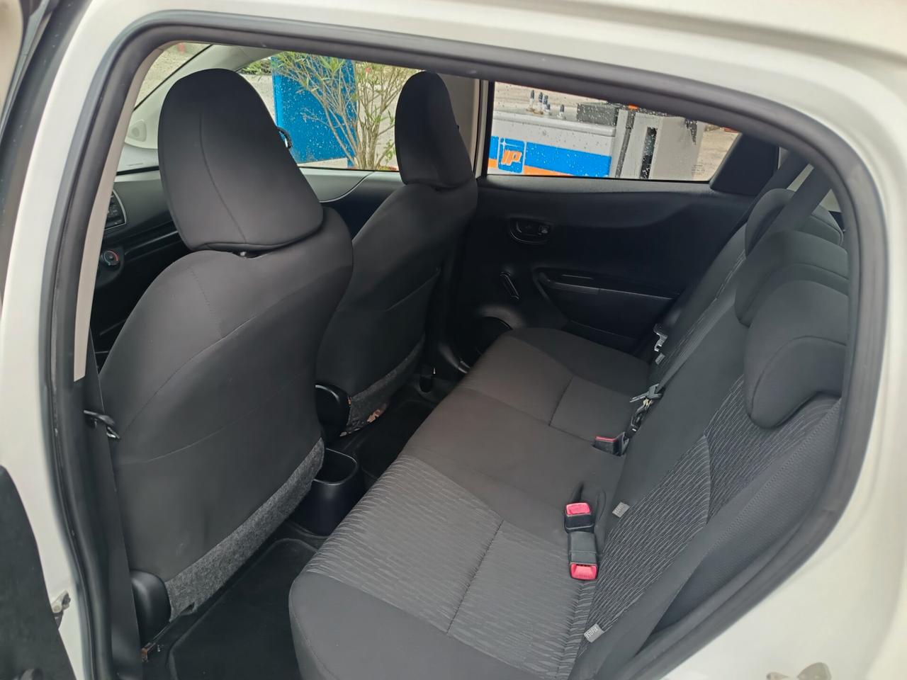 Toyota Yaris 1.0 benz2012 km originali!!! Okneo patente