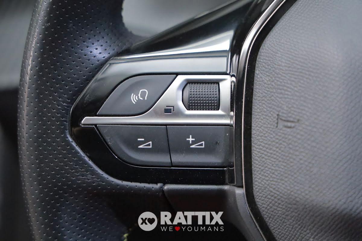 Peugeot e-2008 motore elettrico 100kW GT