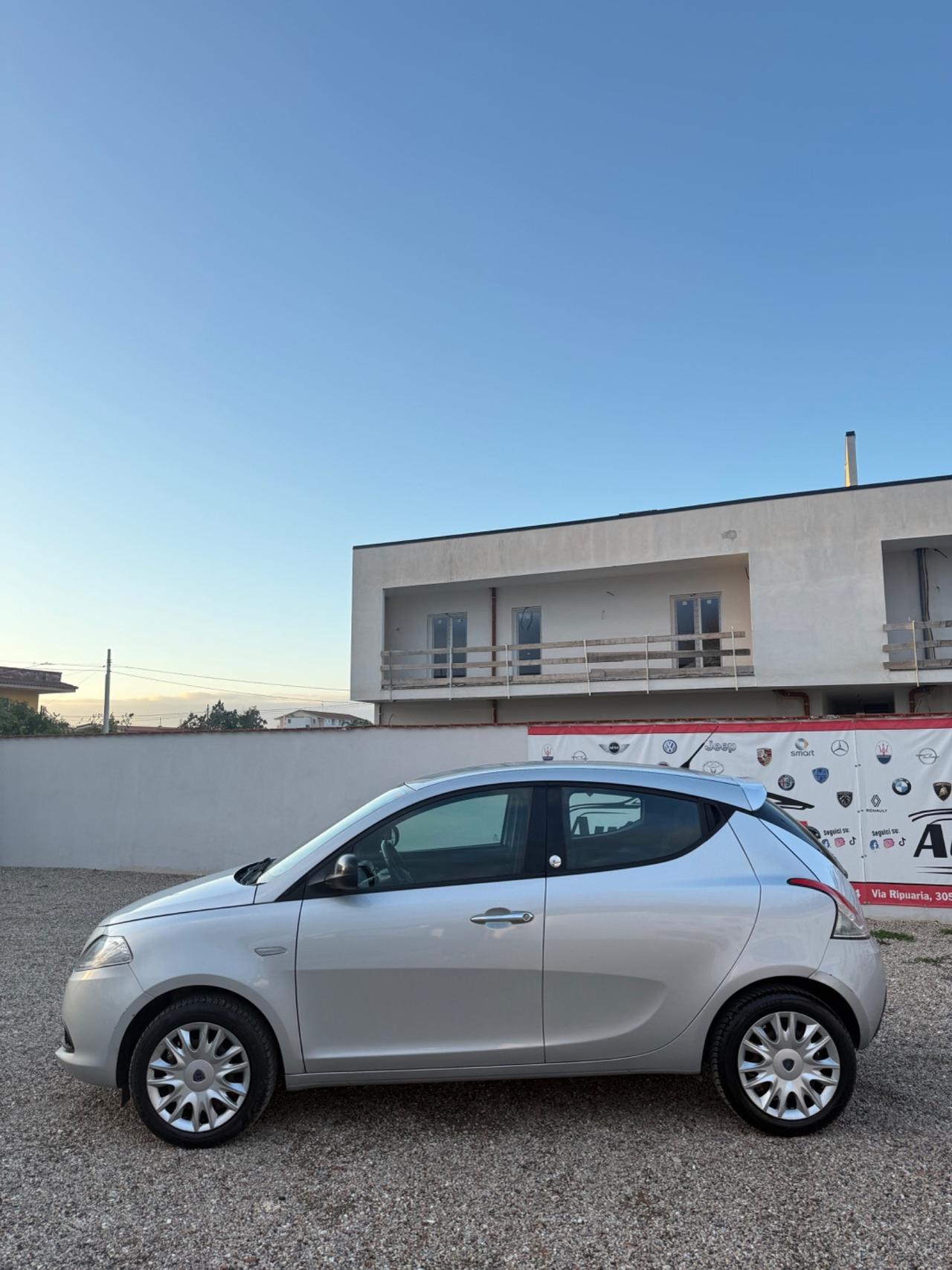 Lancia Ypsilon 1.2 69 CV 5 porte GPL Ecochic Silver