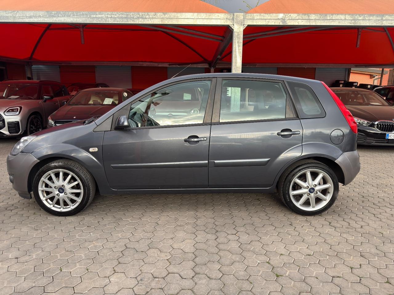 Ford Fiesta 1.2 16V 5p. Ghia ADATTA A NEOPATENTATI