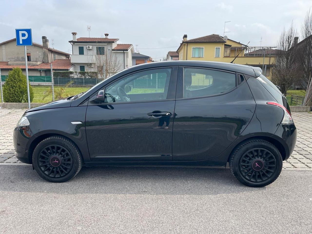 Lancia Ypsilon 1.2 69 CV 5 porte GPL Ecochic Gold