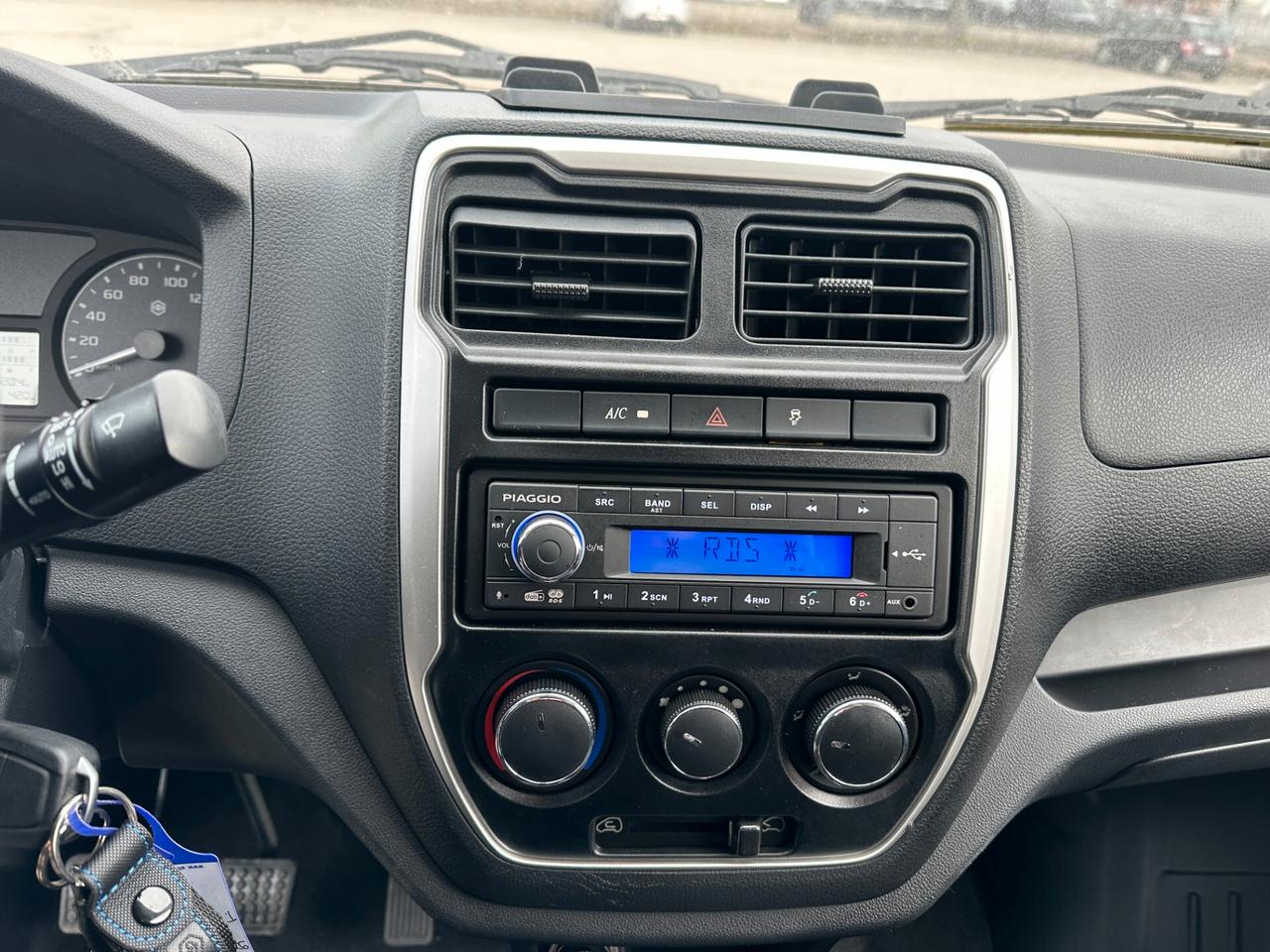 Piaggio Porter NP6 TWB CHAS 325 LR LPG TOP WHITE