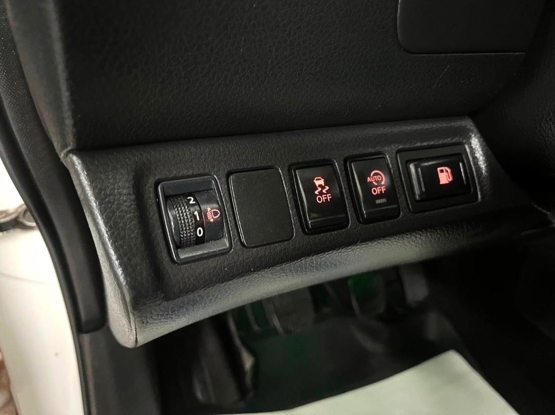 Nissan Navara 2.3 dCi 4WD King Cab Telaio Visia