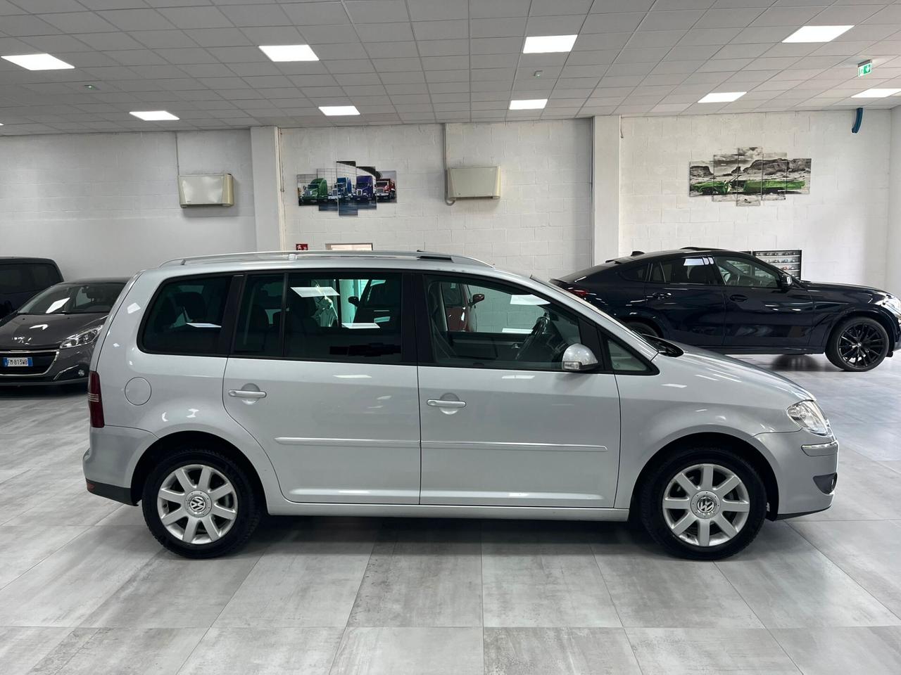 Volkswagen Touran 2.0 tdi 7 POSTI