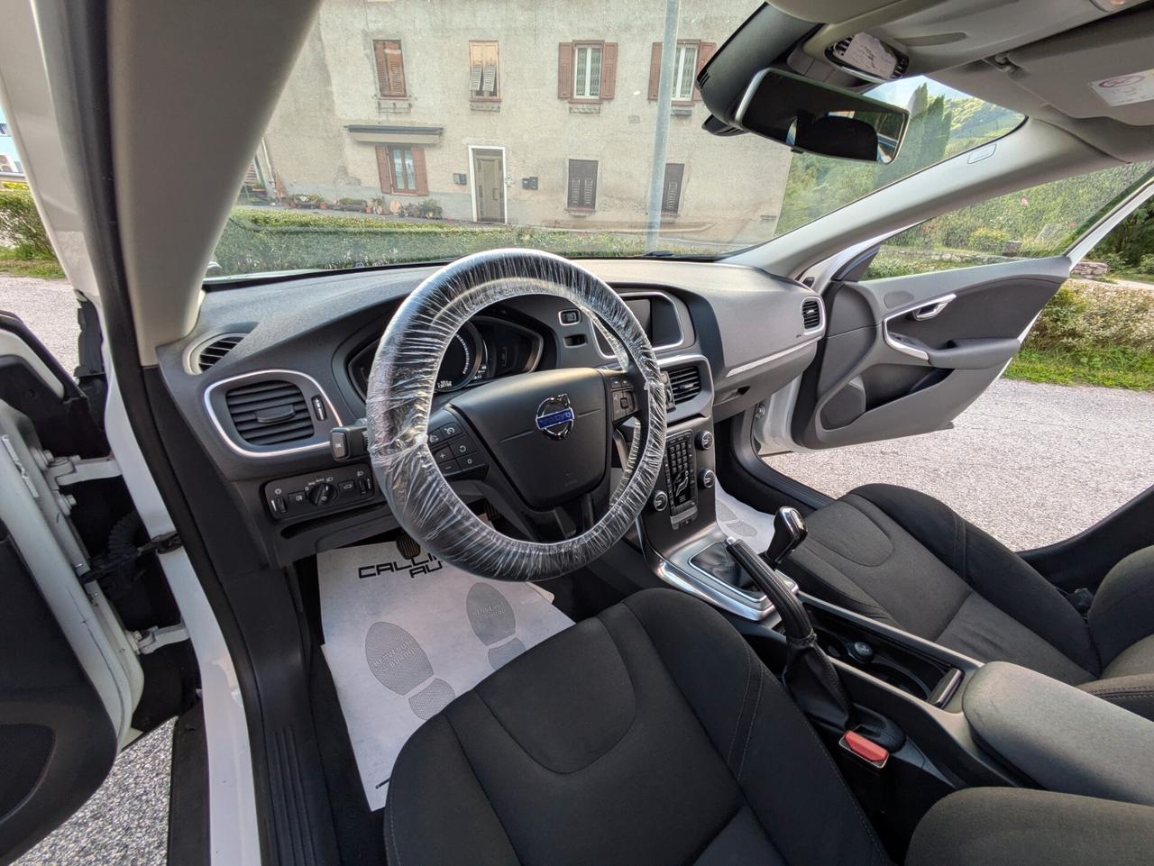 VOLVO V40 CROSS COUNTRY D2 MOMENTUM