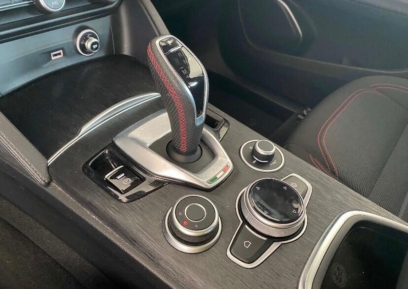 Alfa Romeo Stelvio 2.2 Versione "Rosso Edizione" Aziendale