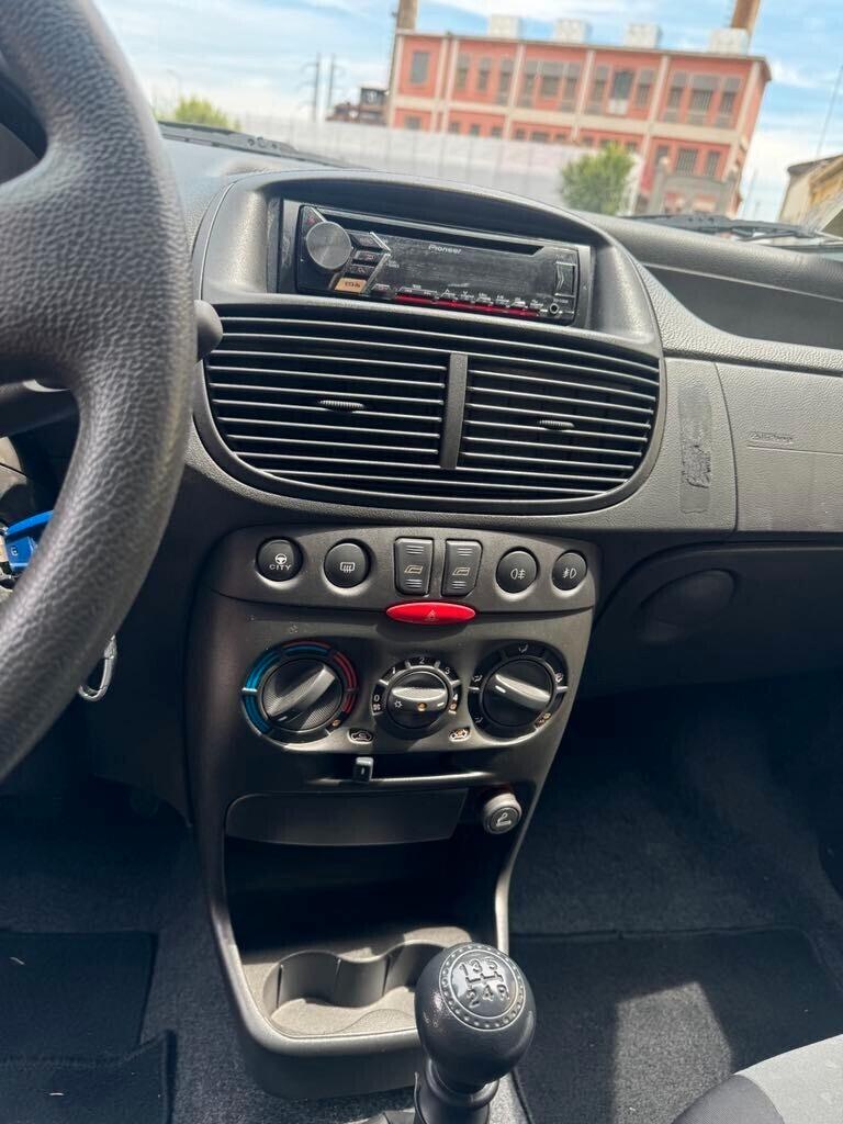 Fiat Punto 1.2 5 porte Active Natural Power