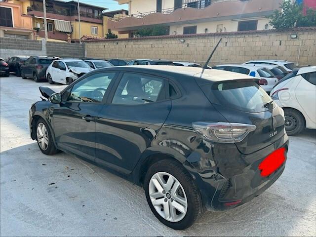 Renault Clio TCe 90 CV 5 porte Evolution sinistrata incdentata 025