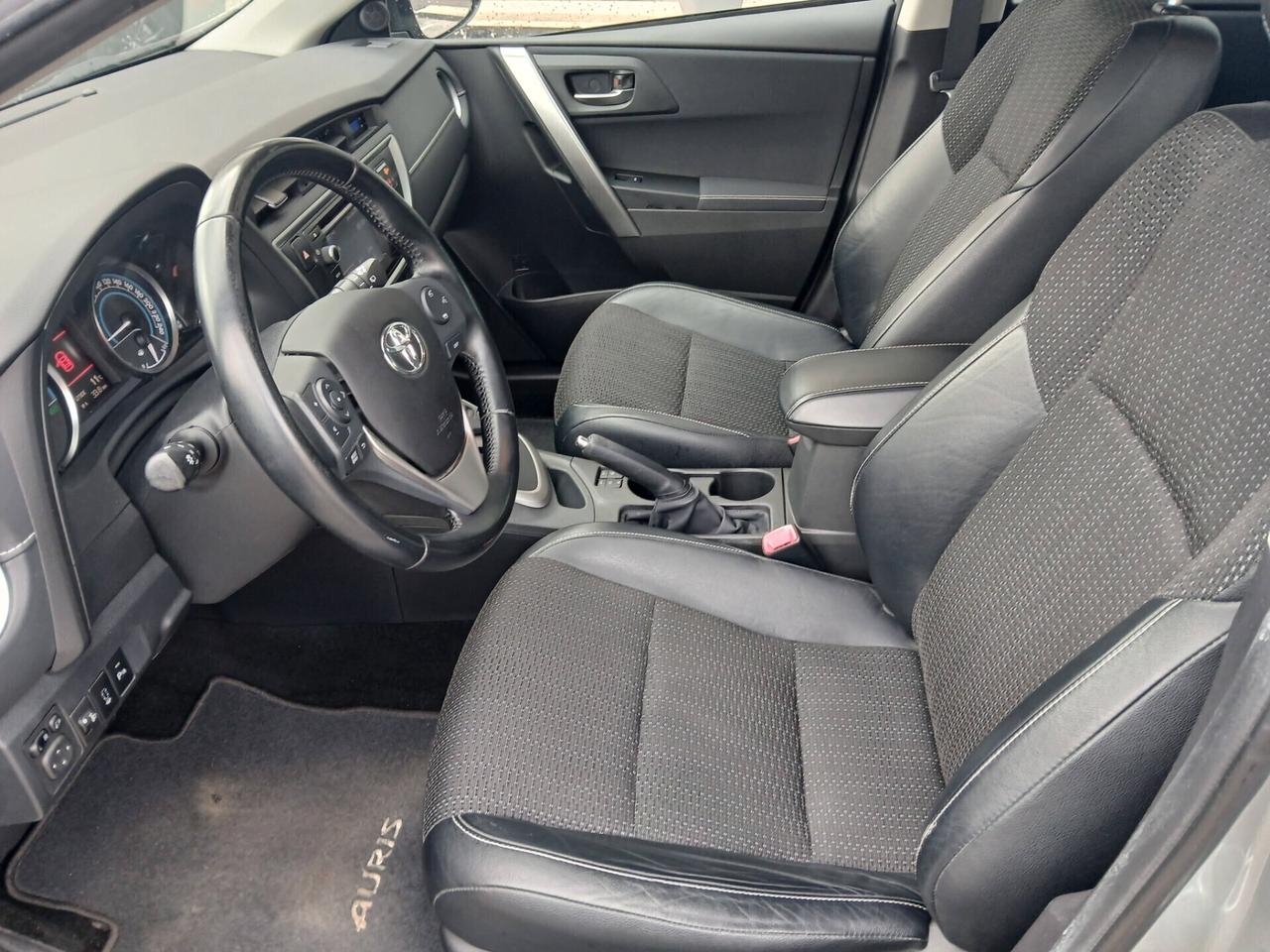 Toyota Auris 1.8 Hybrid Lounge