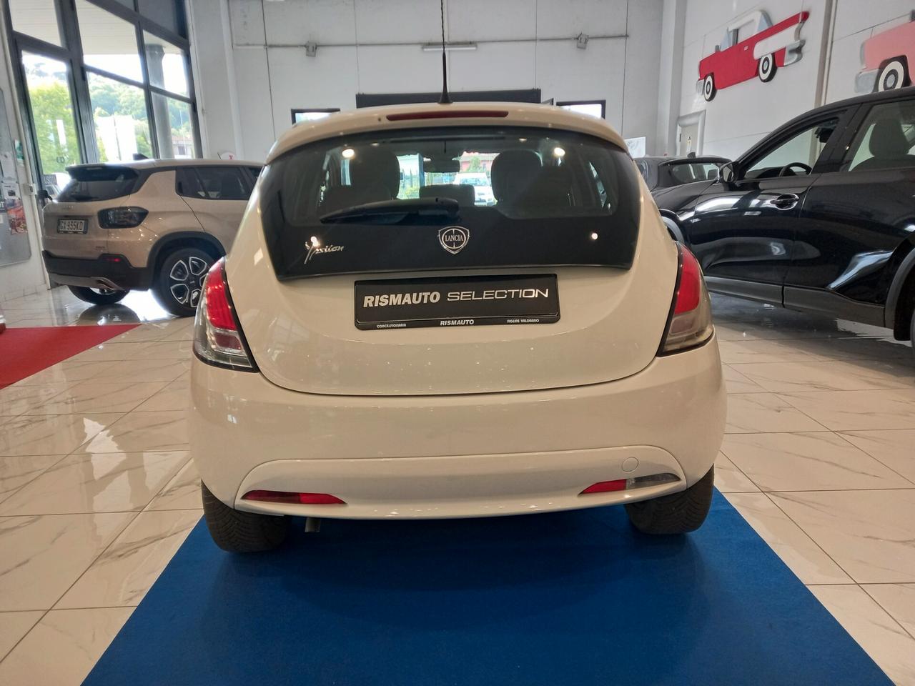 Lancia Ypsilon 1.2 69 CV 5 porte Silver