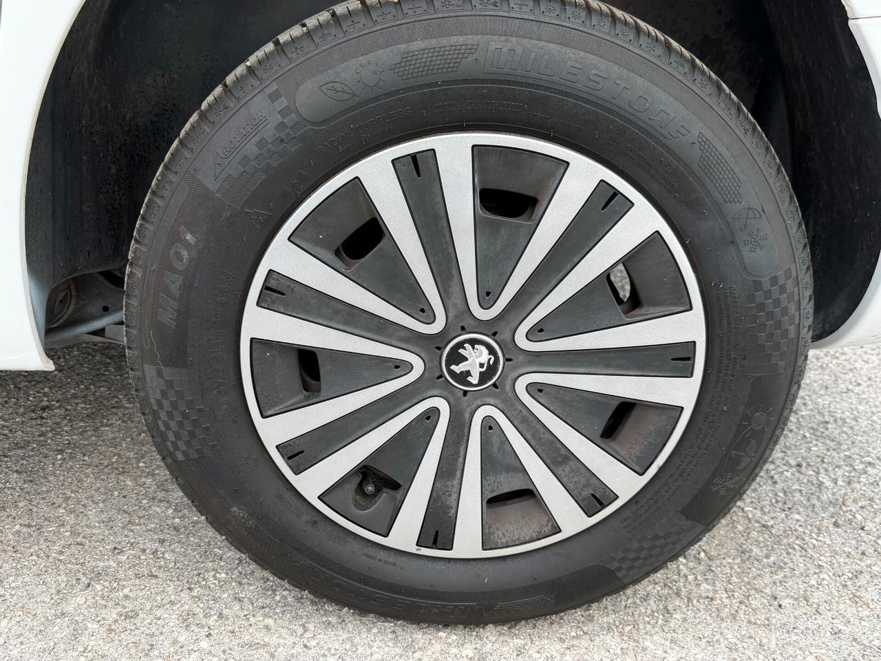 "5 POSTI" Peugeot Partner Tepee BlueHdi
