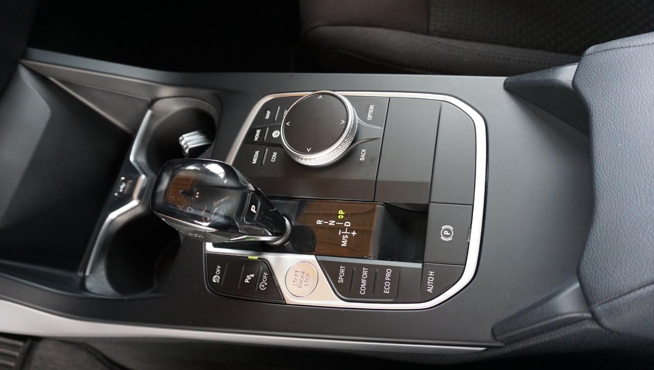 BMW 118 i Business Advantage 140cv auto