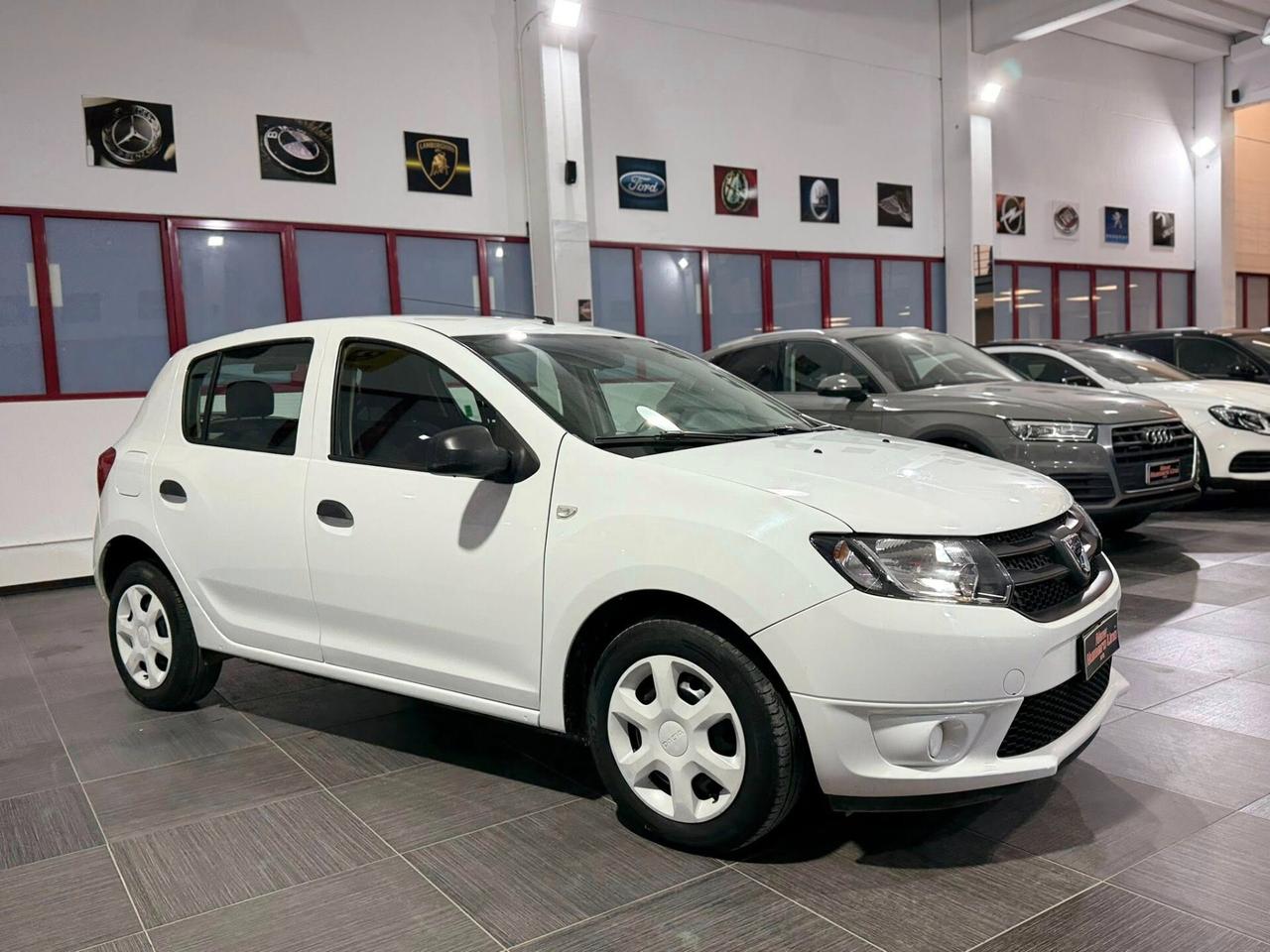 Dacia Sandero 1.2 benzina 75CV Serie Speciale Laureate Family
