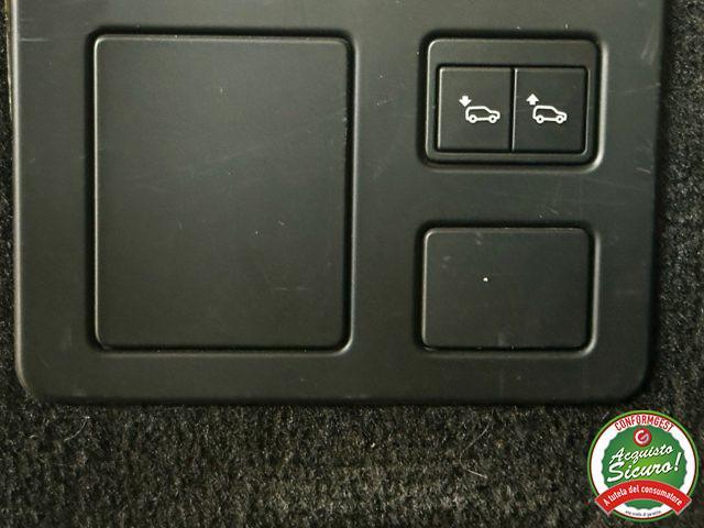 LAND ROVER Discovery 2.0 SD4 240CV SE *7 POSTI*