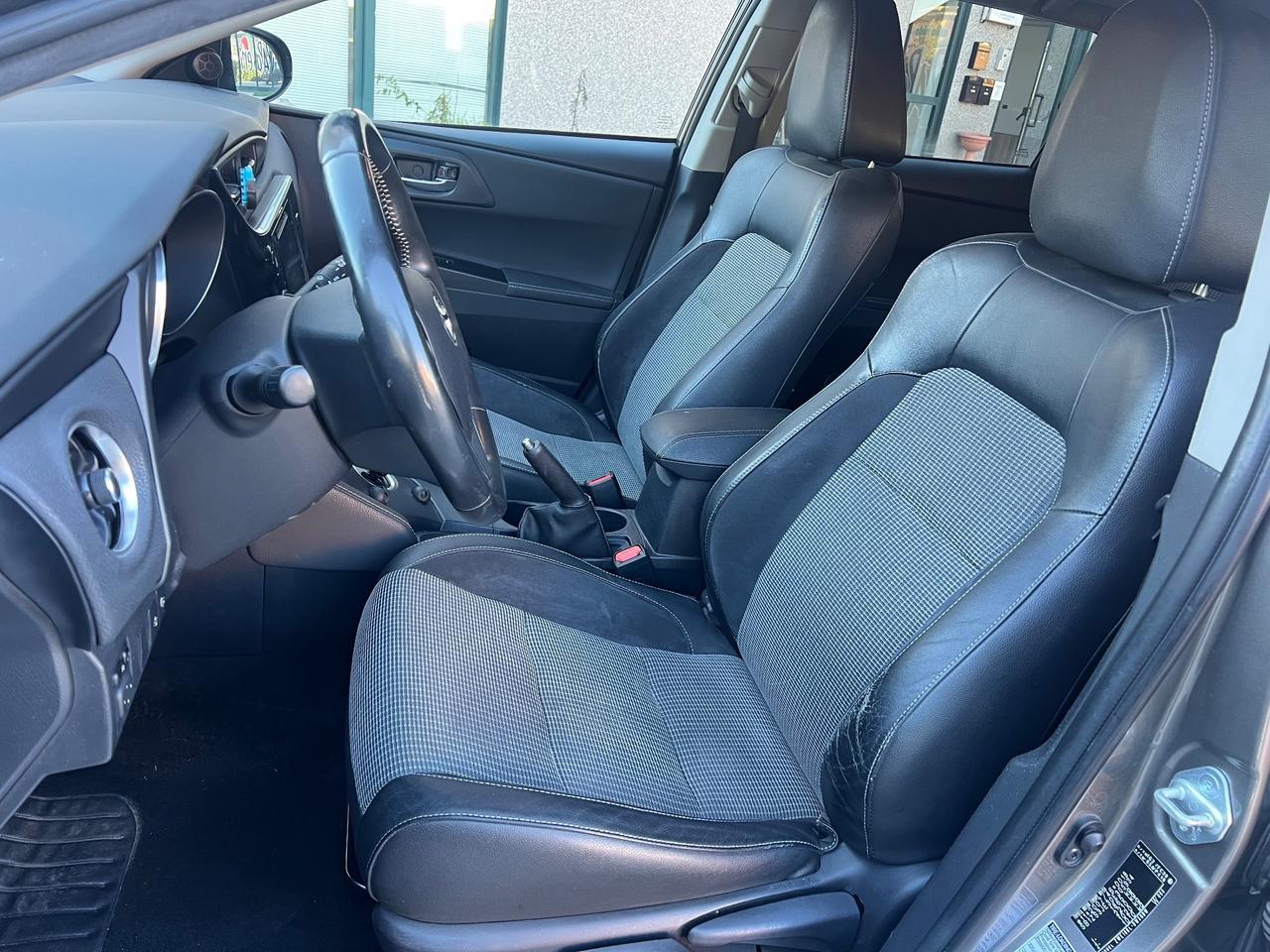 Toyota Auris Touring Sports 1.8 Hybrid Business