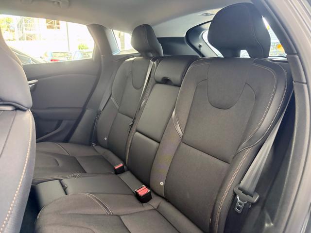 VOLVO V40 Cross Country D2 1.6 Summum
