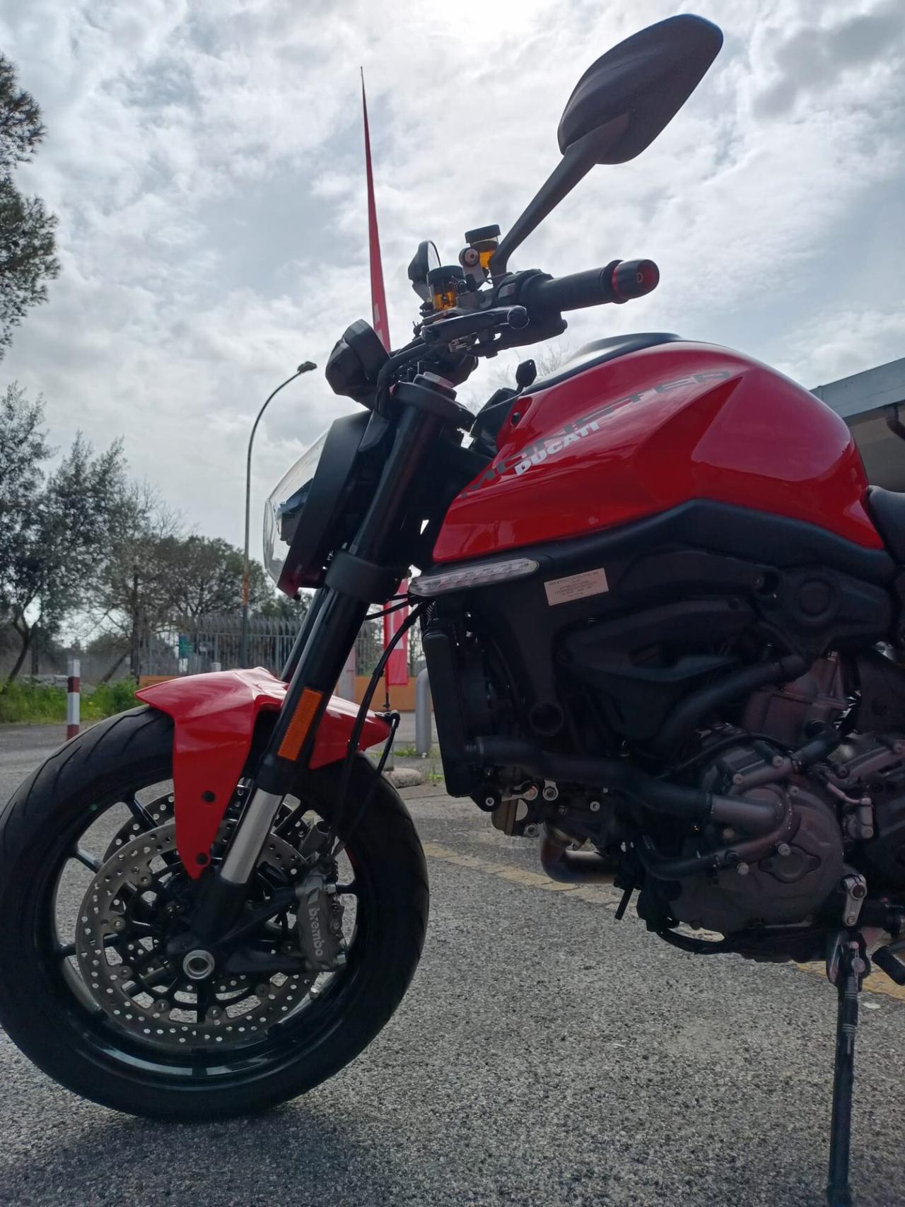 Ducati Monster 937 RED
