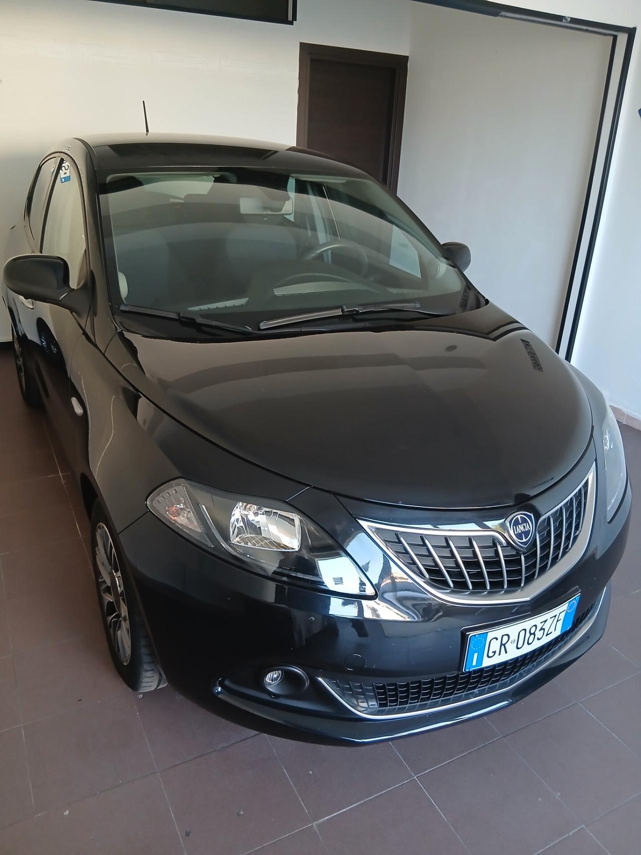 Lancia Ypsilon 1.0 FireFly 5 porte S&S Hybrid Platino