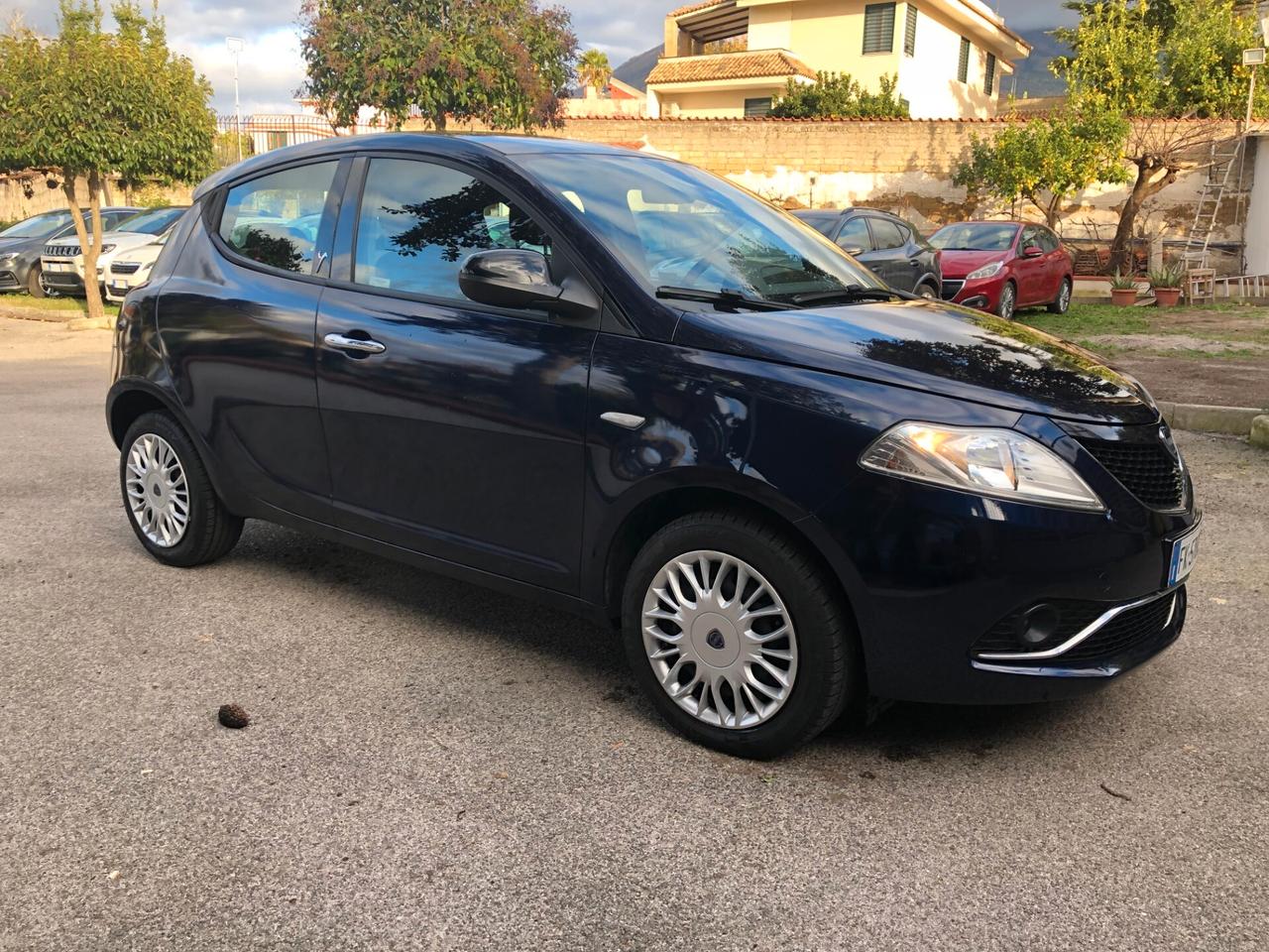 Lancia Ypsilon 1.2 69 CV 5 porte Gold
