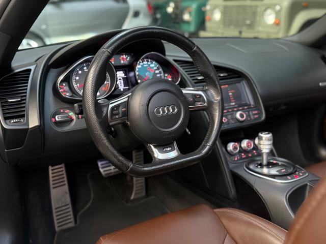 AUDI R8 Spyder 4.2 V8 FSI quattro R tronic