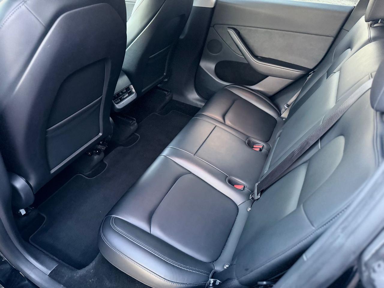 Tesla Model Y Maximum Range / Premium #9286