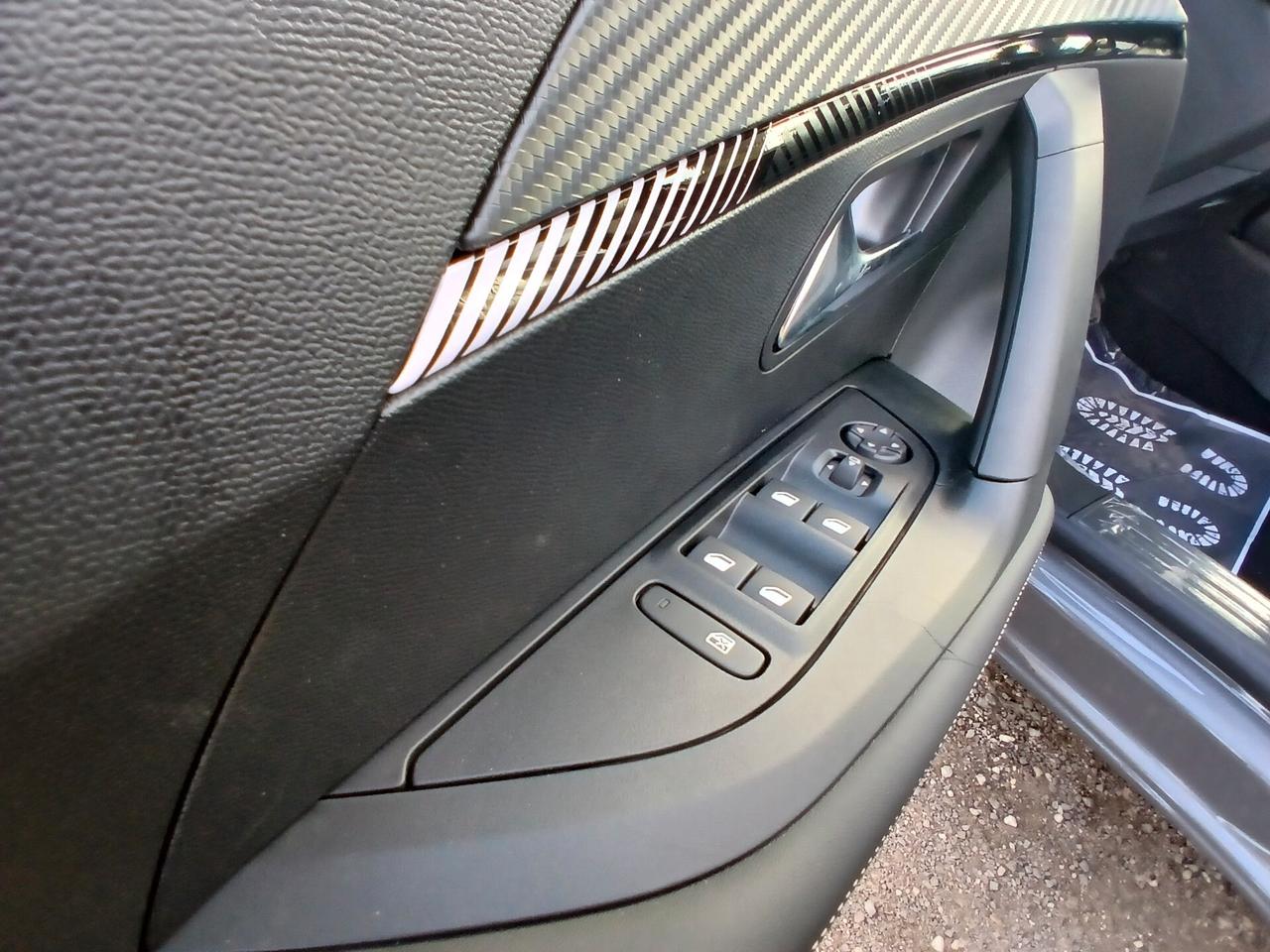 Peugeot 2008 Hybrid 145 e-DCS6 Allure