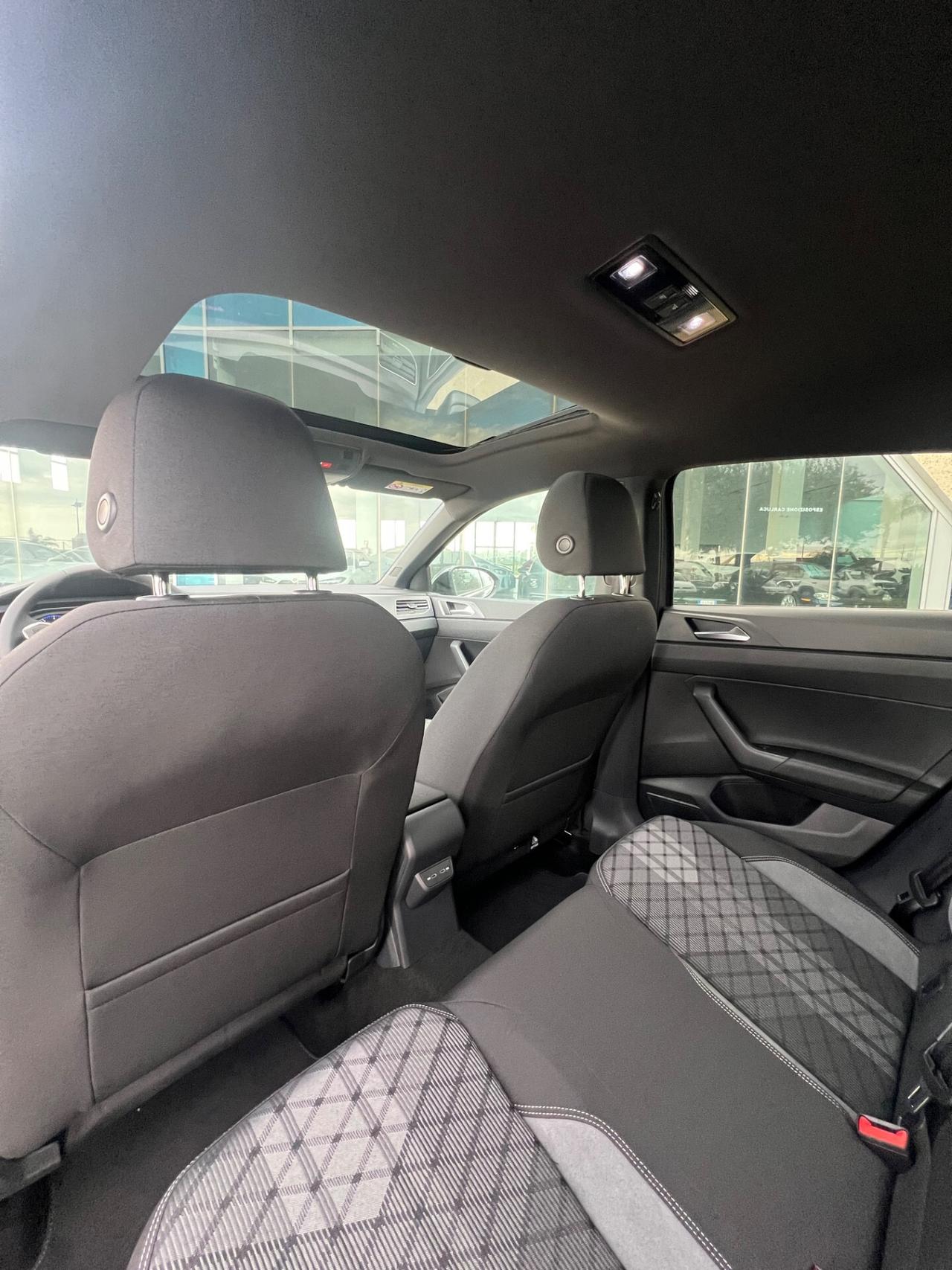 Volkswagen Taigo 1.0 TSI 115 CV R-Line Plus possibilità noleggio no scoring