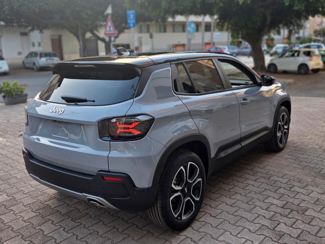 Jeep Avenger E-Hybrid 1.2 110 cv Dct Summit KM0 TETTO NERO