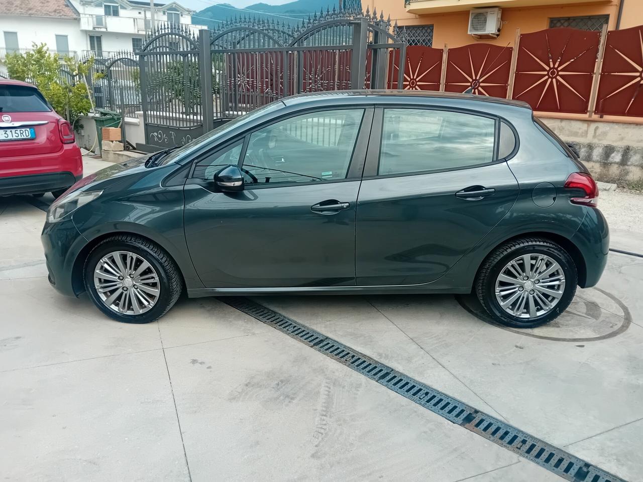 Peugeot 208 PureTech 82 5 porte Allure