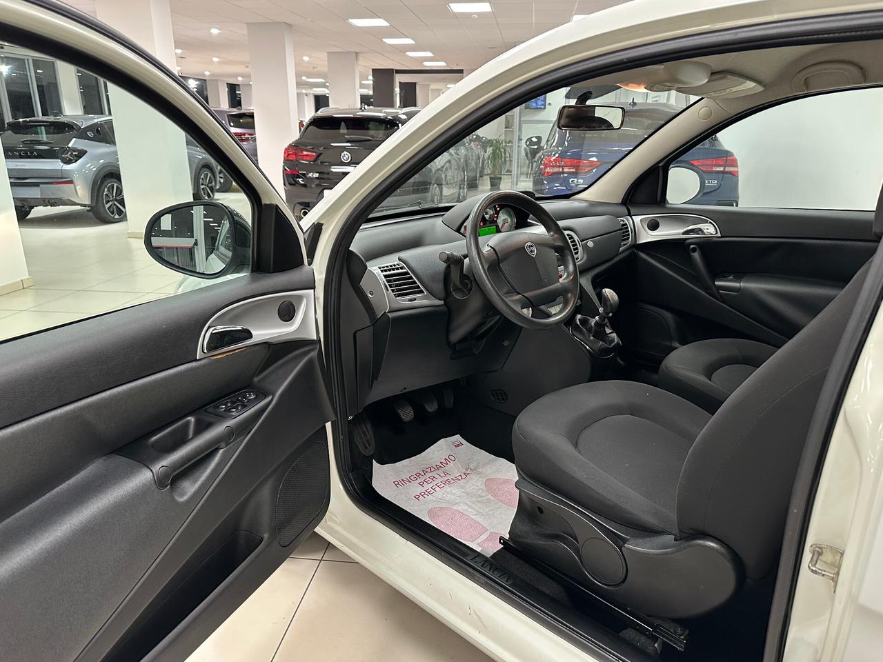 Lancia Ypsilon 1.2 69 CV Unyca - 2011