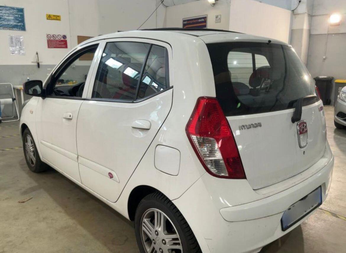 Hyundai i10 Fiorucci con tetto apribile 53.000km