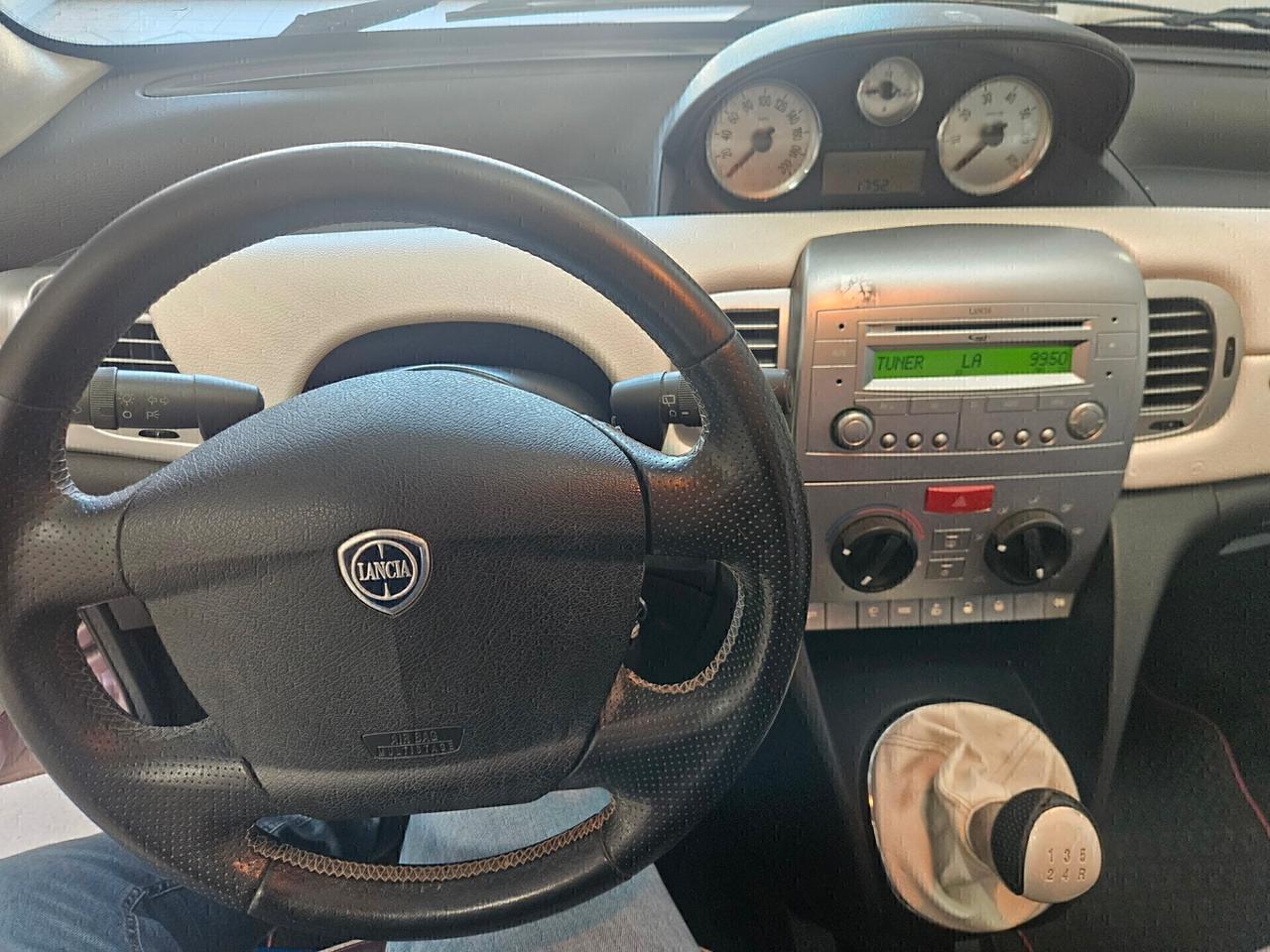 Lancia Ypsilon 1.3 MJT 75 CV Elle