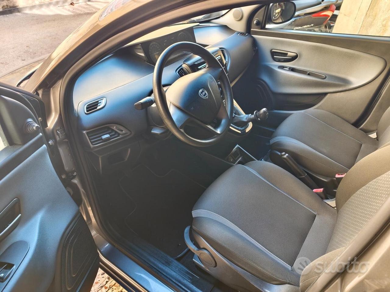 Lancia Ypsilon 1.2 69 CV 5 porte Silver