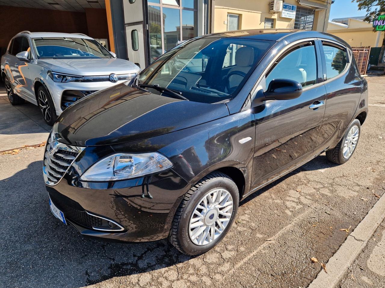 Lancia Ypsilon 0.9 TwinAir 85 CV 5 porte Metano Ecochic Elefantino