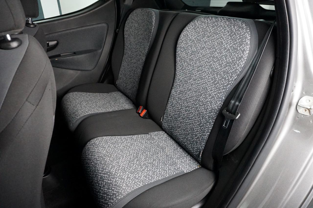 Lancia Ypsilon 1.0 FireFly 5 porte S&S Hybrid Ecochic Silver